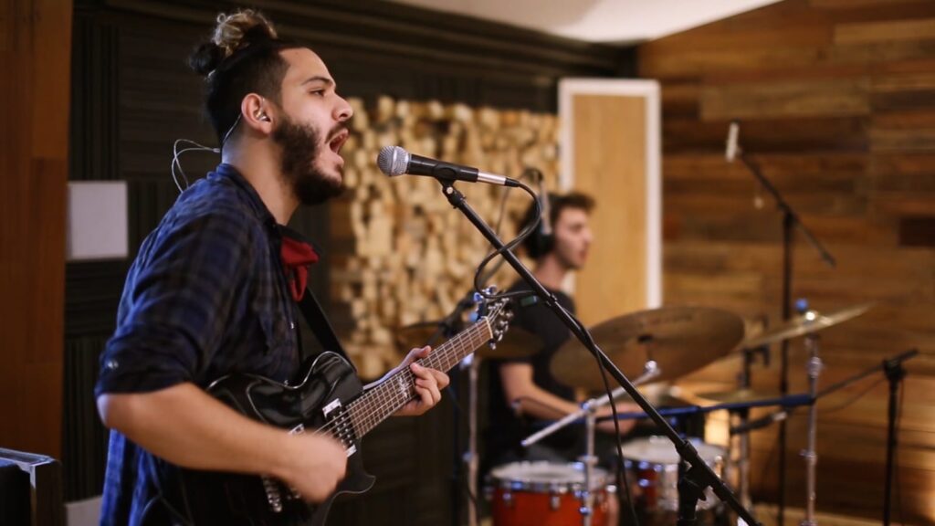 El músico neuquino Gena Peralta presenta Movimiento Lento, el nuevo disco de Proyecto Möbius.